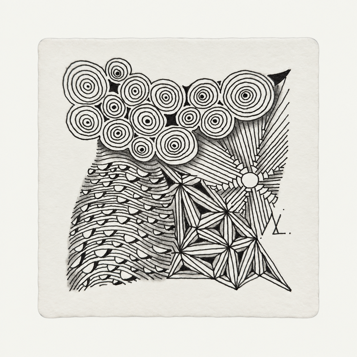 Dessin Zentangle en noir et blanc pour explorer les techniques.